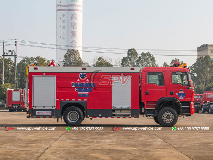 Double Cabin Fire Fighting Truck - Right Side